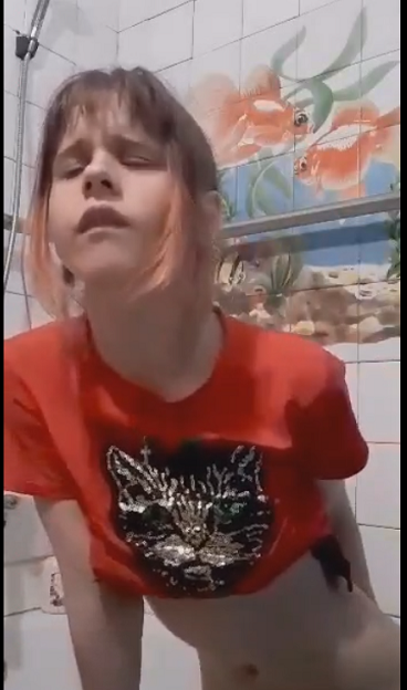 Pendeja masturbandose 10