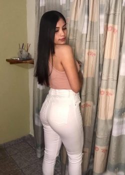 Zorrita masturbandose como una puta 1