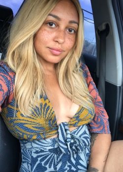 Que rico come pinga esta rubia tetona 10