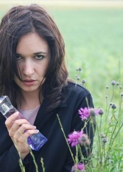 Se filtra pack de nudes de modelo de perfumes 13
