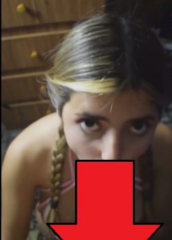 Rubia luego de jugar con su dildo, come verga 4