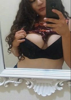 Gordita muetra las tetasas y la conchita apretadita 6