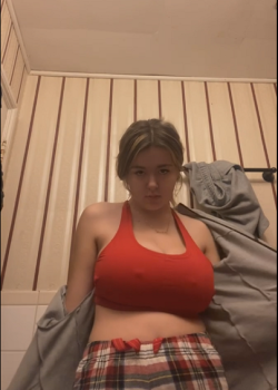 Gordibuena Tetona en el baño 6