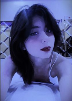 Morrita de lentes luego de mamar saborea la lechita 11