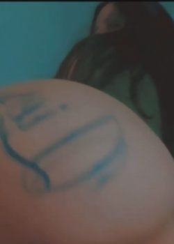 Culona se abre de nalgas para sus seguidores 14