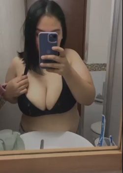 Gordibuena tetona se turba hasta correrse 10