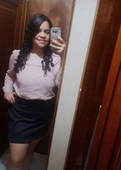 Mi compa de la uni se turba hasta correrse en el baño 13