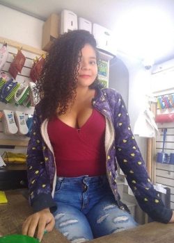 Tetona de rulos se graba turbandose en el trabajo 2