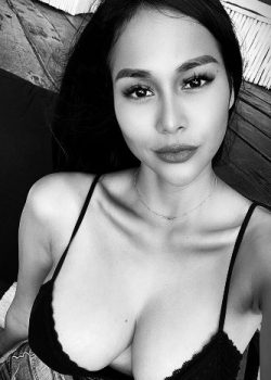 Venezola se turba hasta correrse 11