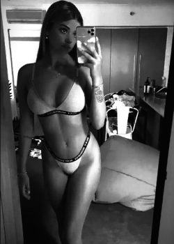 Rubia se graba turbandose con su juguetito nuevo 14