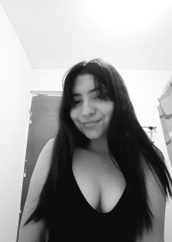 Jovencita se graba mostrando las cheches 14