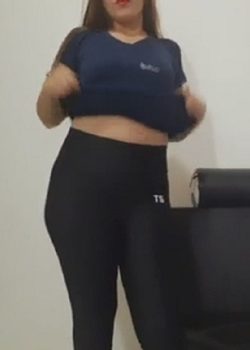 La profe de educacion fisica manda nudes a sus alumnos 2