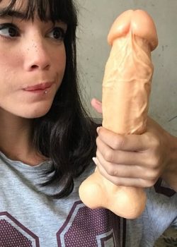 Una putita + un dildo... ya saben que va a pasar 12