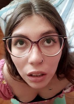 Asi espera la lechita esta putita... 2