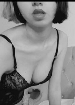 Blanquita se turba la conchita rosadita hasta venirse 7