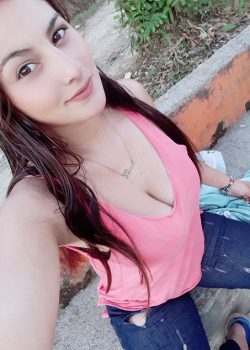 La vecinita tetona se graba abriendose de nalgas 15