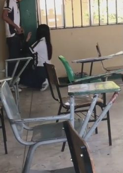 Morra de la prepa es graba comiendosela al compañero 7