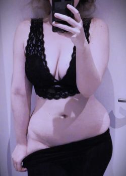 Gordita tetona se turba en live para fans 8