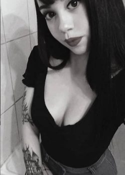 Morrita emo se turba en mientras se esta duchando 14