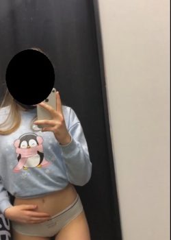 Jovencita luego de turbarse en el cambiador es cogida 2