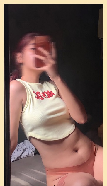 Flaquita se graba jugando con su dildo 10