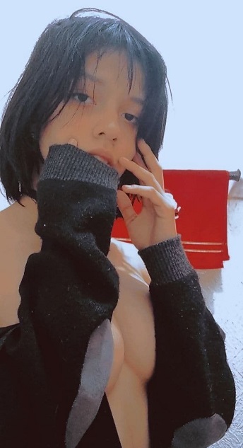 Blanquita de ricas tetas cogiendo sabroso 10