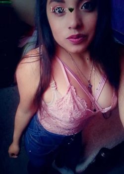 Morenita tetona se turba hasta correrse la conchita apretadita 12