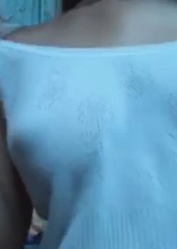 Putipobre tetona se desnuda en videollamada 10