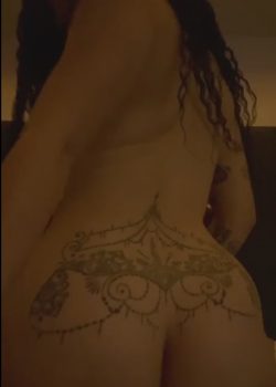 Culona se graba cabalgando pinga en motel 8